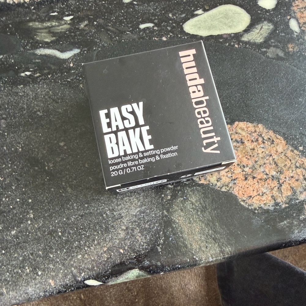 Huda beauty cupcake loose powder
